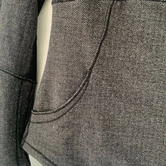 Lululemon Half Zip - Picture 5 of 7